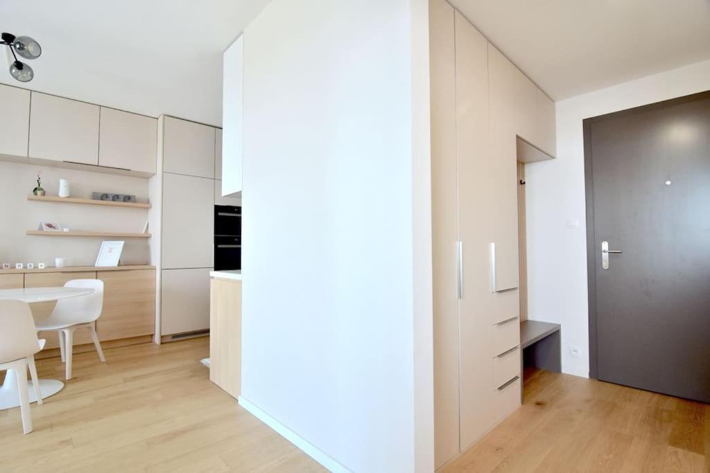 Apartament Downtown Charm With Free Parking Spot Bratysława Zewnętrze zdjęcie