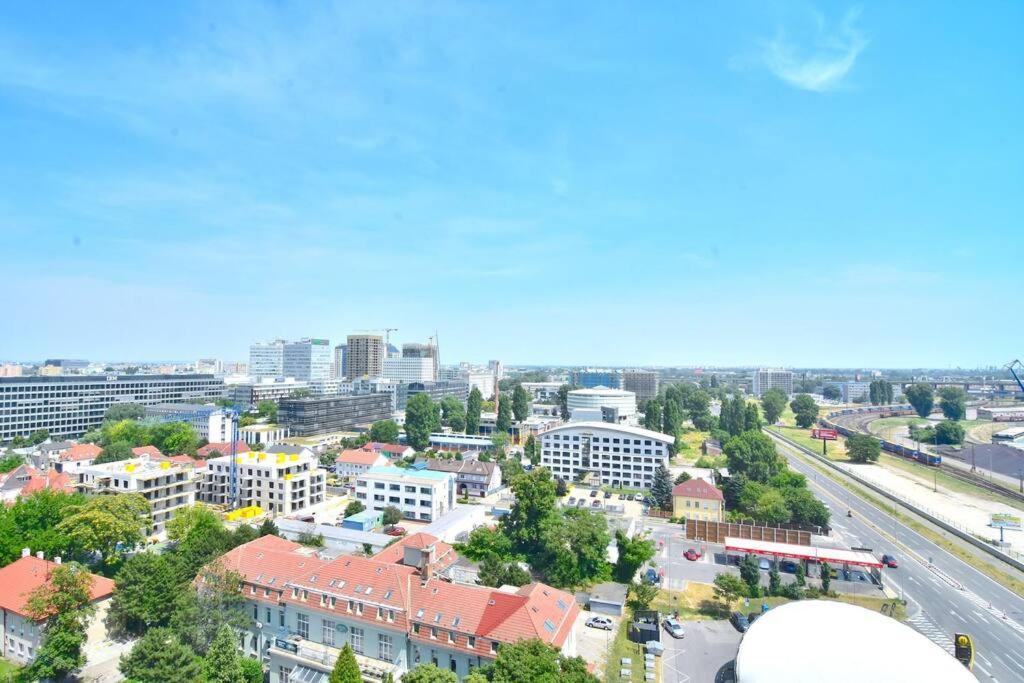 Apartament Downtown Charm With Free Parking Spot Bratysława Zewnętrze zdjęcie